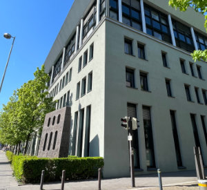 Außenansicht des rheinland-pfälzischen Finanzministeriums.